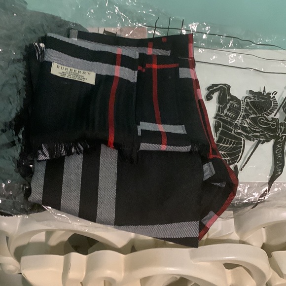 Brand new exclusive white Michael Kors - Picture 3 of 4